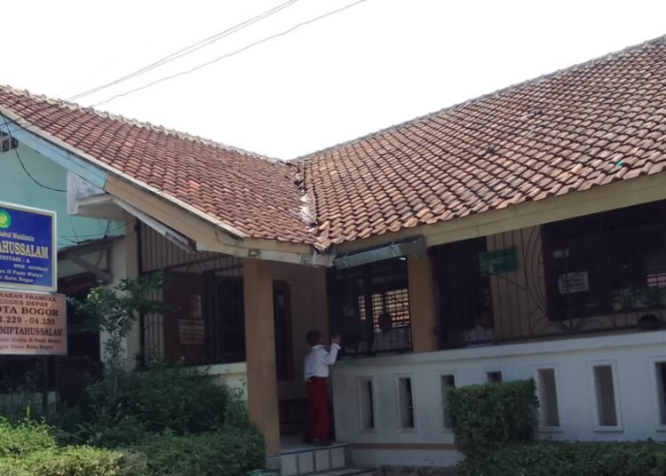 Minim Ruang Kelas, Sekolah di Kota Bogor Ini Terpaksa Dibagi 2 Shift