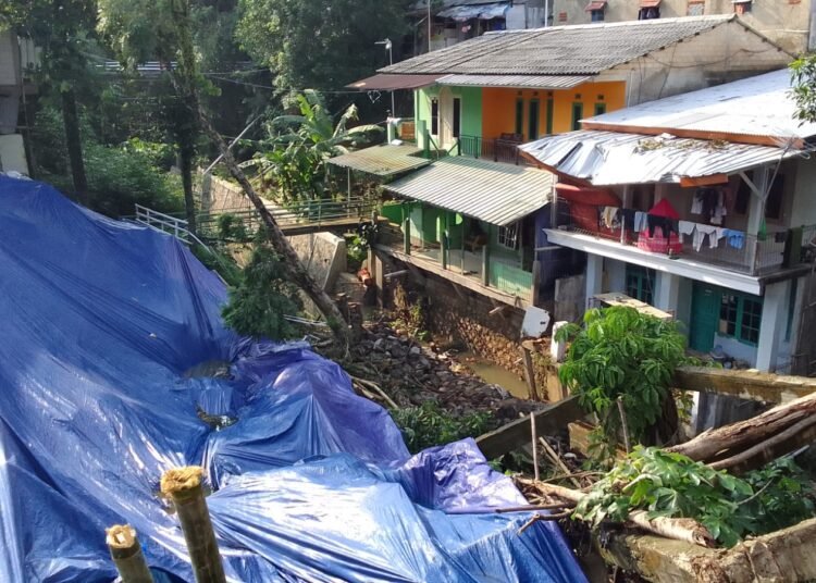 Rumah Terdampak Longsor di Jalan Raya Tajur, Warga Klaim Ada Sertifikat