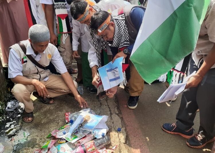 Warga Bantasari Rancabungur Boikot Produk Israel