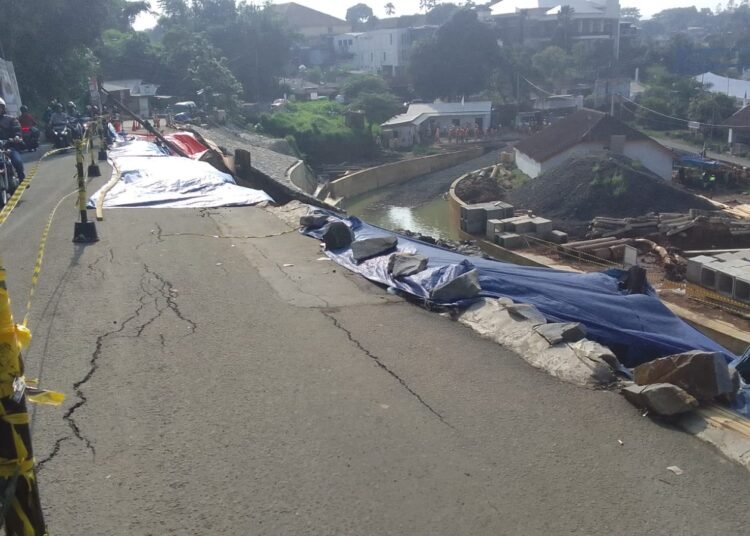 Imbas Longsor TPT di Batutulis, Pipa Air Tirta Pakuan Copot