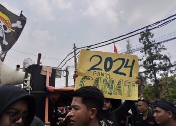 Kecewa Tak Ditemui, Camat Perungpanjang Jadi Bulan-bulanan Warga