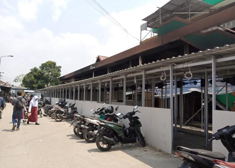 Cuaca Jadi Alasan, TPS Pedagang Pasar Leuwiliang Meleset dari Target