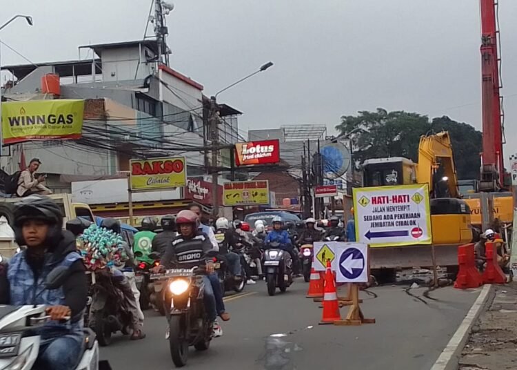 Jalan Raya Tajur Terjadi ‘Bottleneck’, Dishub Turunkan Personel Urai Kemacetan
