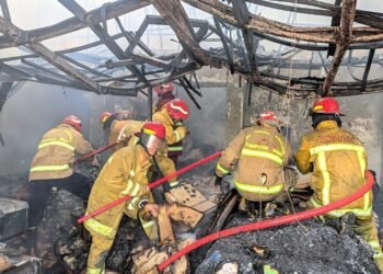 Diduga Korsleting Listrik, Pabrik Akrilik di Tamansari Hangus Terbakar