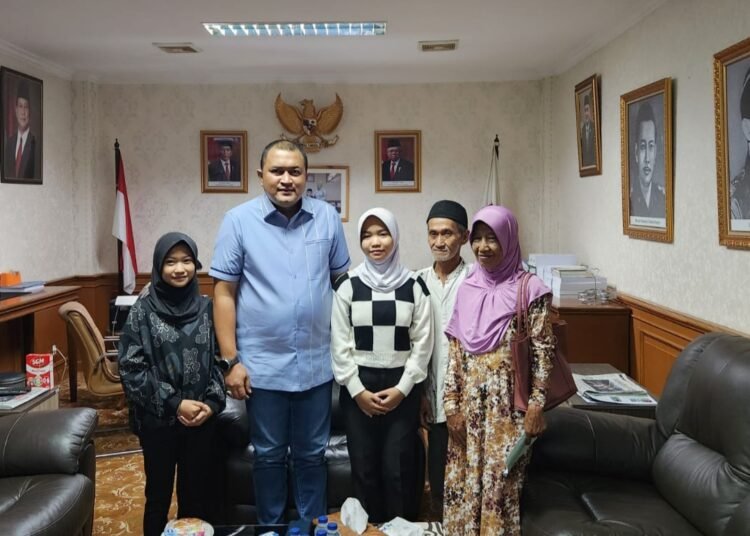 Ketua DPRD Kabupaten Bogor Bantu Biaya Pendidikan Siswa Putus Sekolah