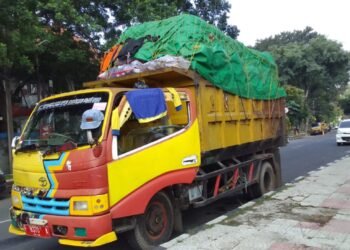 Musim Hujan, DLH Angkut 2,5 Ton Sampah dari Drainase