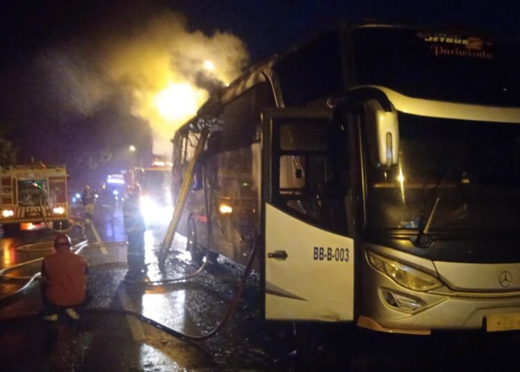 Hendak Jemput Penumpang, Bus Pariwisata Terbakar di Kota Bogor