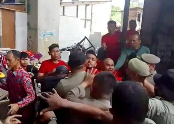 Pembongkaran Bangli di Ciawi Berakhir Bentrok, 2 Petugas Terluka