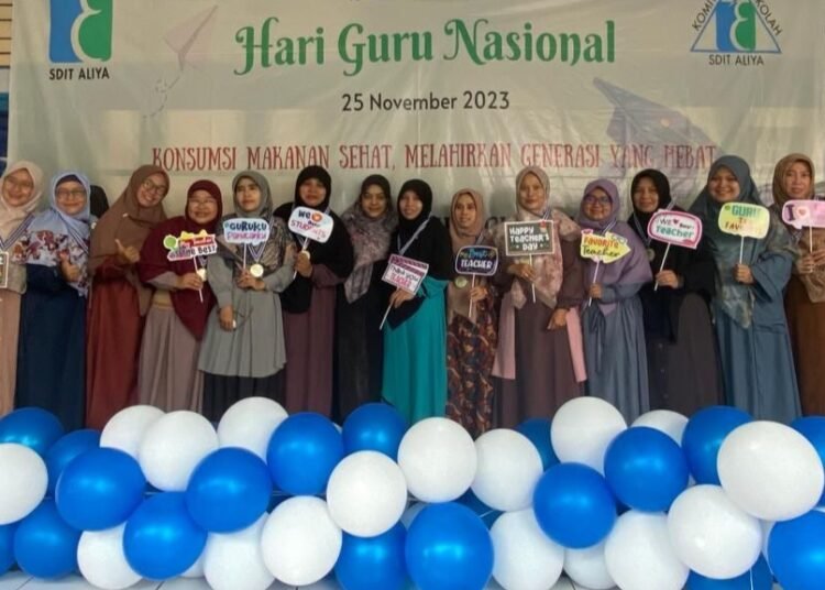 Peringati Hari Guru Nasional, Siswa SDIT Aliya Beri Apresiasi Guru