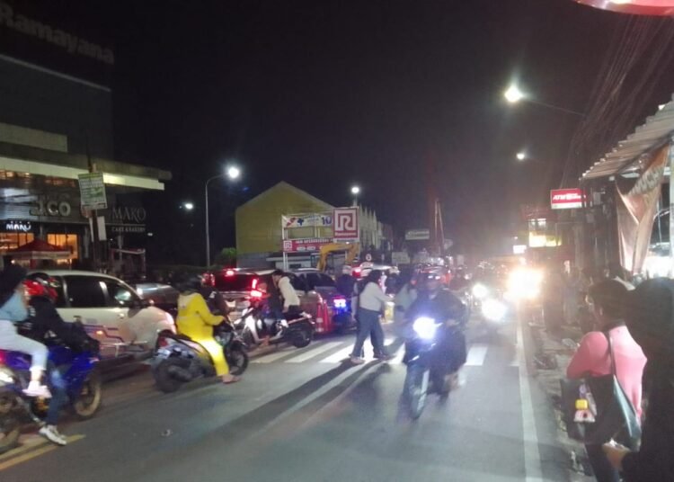 Jalan Raya Tajur Macet Parah di Malam Akhir Pekan