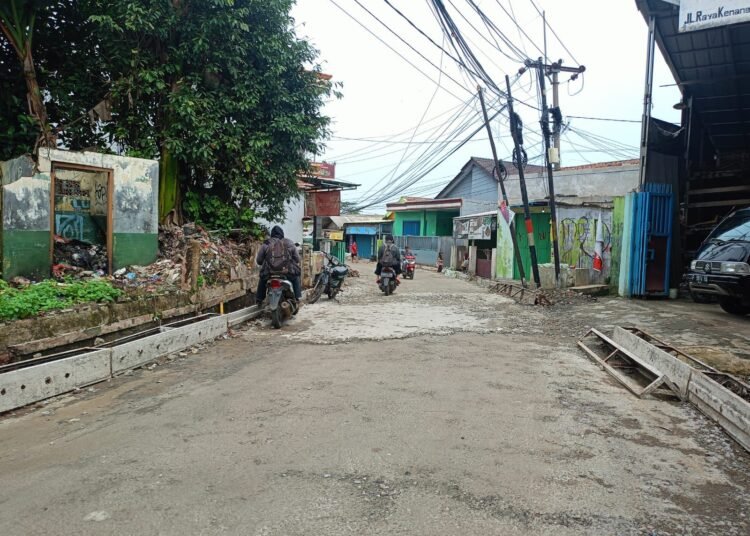 Penyedia Jasa Hilang, Pemcam Kemang Kesal Jalan Senilai Rp2,3 Miliar Tak Kunjung Selesai