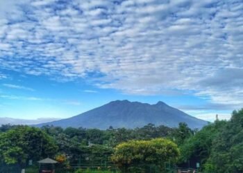 Jalur Pendakian Gunung Salak dan Kawah Ratu Ditutup Mulai Hari Ini