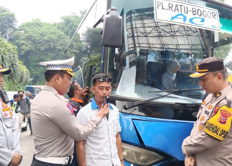 Polisi Ramp Check Bus-Angkot Hingga Sopir Bebas Alkohol di Kota Bogor