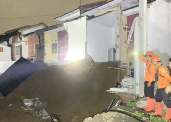 Diguyur Hujan Deras, 6 Rumah di Ciseeng Digerus Longsor