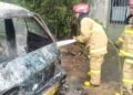 Korsleting, Angkot Terbakar Hingga Gosong di Tanah Sareal