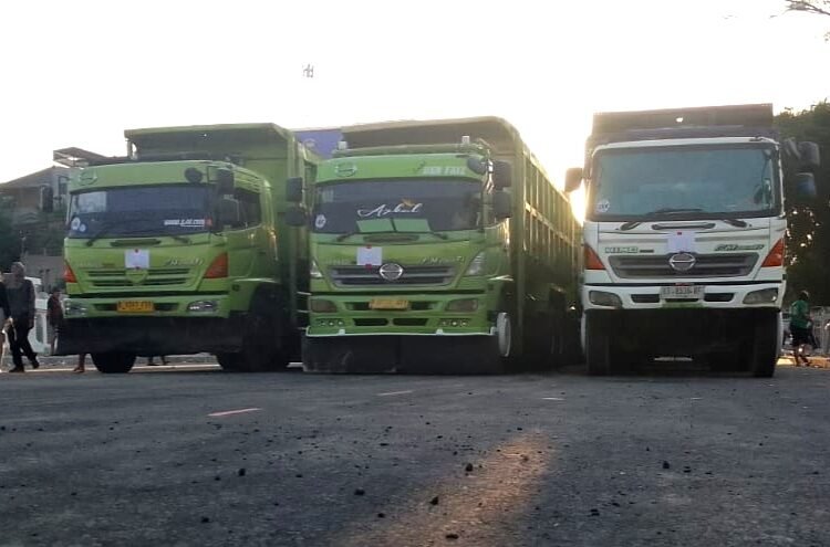 Jembatan Otista Diuji Beban Pakai 9 Truk Seberat 180 Ton