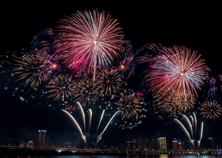 Selain Puncak Ini Spot Seru Nonton Kembang Api Saat Malam Tahun Baru di Bogor