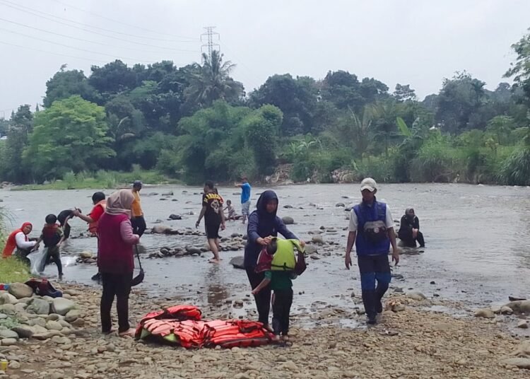 Serunya Hiking Bocah di Katulampa, Jelajah Alam untuk Anak-anak