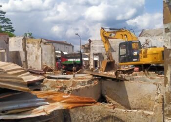 Belasan Pedagang Jadi Korban, Perumda Tohaga Bongkar Atap Pasar Leuwiliang