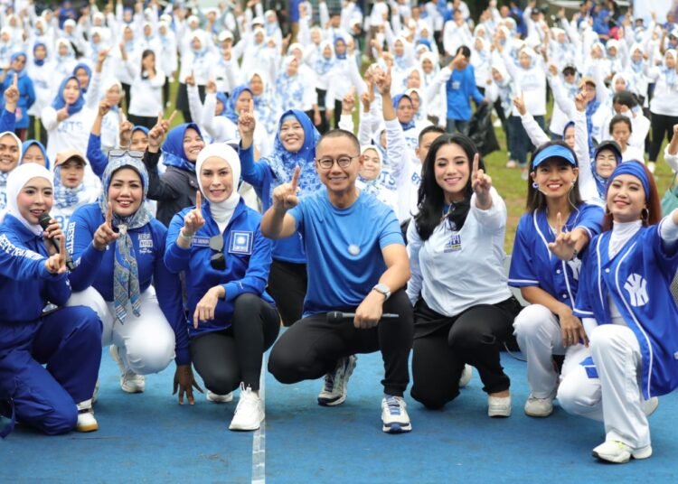 Ribuan Relawan Saksi Senam Sehat Bareng Sawitri dan Eddy Soeparno