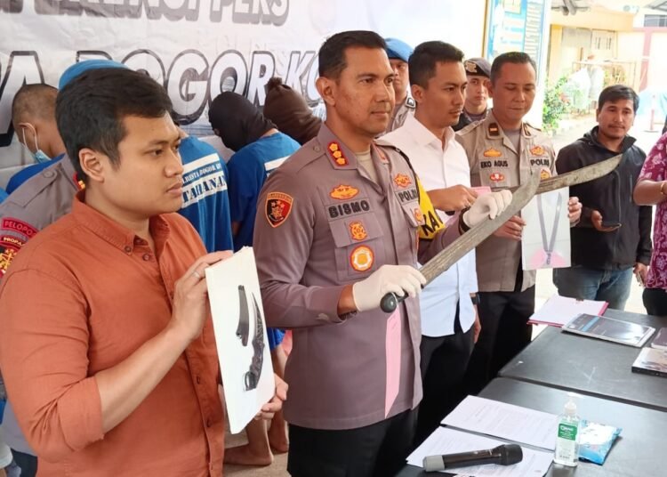 Gegara Saling Ejek, Pelajar SMA di Bogor Sabet Temannya Pakai Karambit Berujung Bui