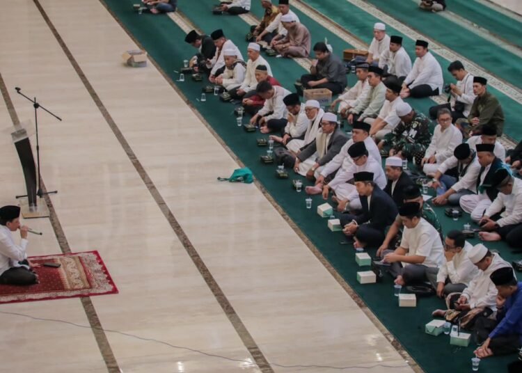 Isi Pergantian Tahun dengan Doa dan Zikir Bersama di Masjid Agung Kota Bogor
