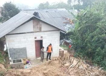 2 Rumah di Leuwisadeng Hancur, Puluhan Jiwa Terancam