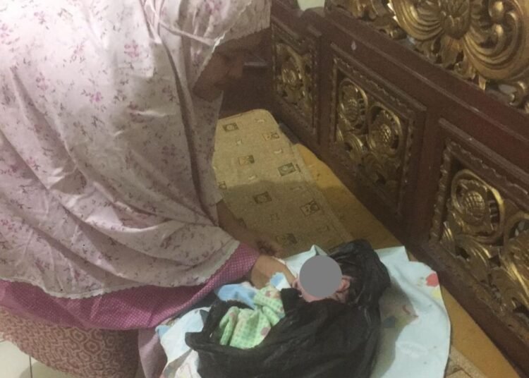 Diduga Dibuang, Bayi Perempuan dalam Plastik Hitam Gegerkan Warga Ciomas