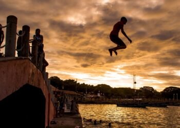 Sopir Pikap Nekat Lompat dari Jembatan Bale Binarum Usai Menghindari Diduga Debt Collector