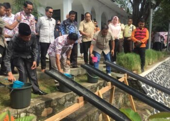 DPRD dan Pemkab Bogor Kompak Tebar Benih Ikan di Situ Cibinong Plaza
