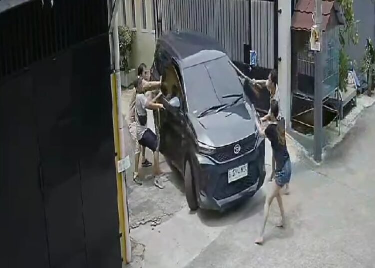 Rekaman Video CCTV Maling yang Dikeroyok di Empang