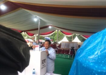 Nyoblos di Babakan Madang, Capres Prabowo Harap Hujan Membawa Berkah