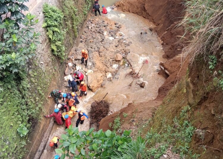 Korban Tertimbun Longsor di Tajur Kota Bogor Berhasil Dievakuasi SAR Gabungan