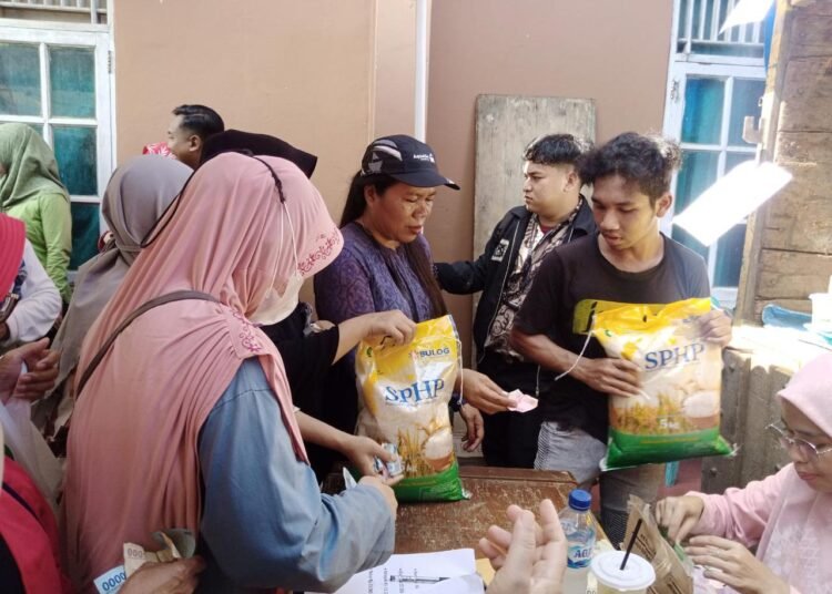 Gak Kebagian Beras Murah, Warga Pabuaran Cibinong Kecewa