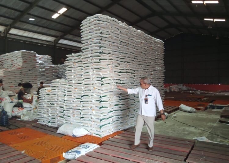 Masih Ada 7.000 Ton, Bulog Klaim Stok Beras Aman hingga Puasa