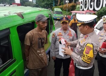 Sejumlah Angkot di Kota Bogor Kini Dilengkapi Apar 