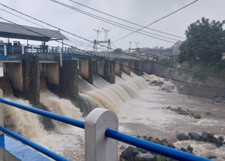 bendung katulampa normal 30cm