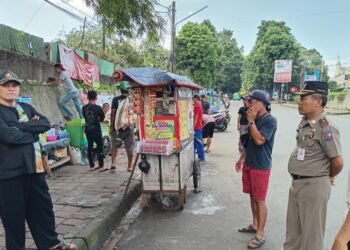 Jualan di Trotoar, PKL di Bogor Timur Ditertibkan Petugas