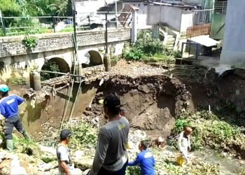 PSDA Akan Kaji Penyebab Tanah Amblas Kali Cidepit Sedalam 6 Meter 