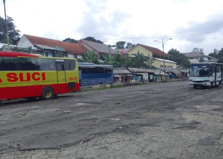 Kampanye Akbar Terakhir, PO di Terminal Baranangsiang Kebanjiran Order Bus
