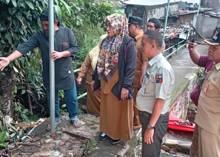 Rawan Longsor, TPS 14 di Cilendek Barat Dipindahkan Ke Gedung TK