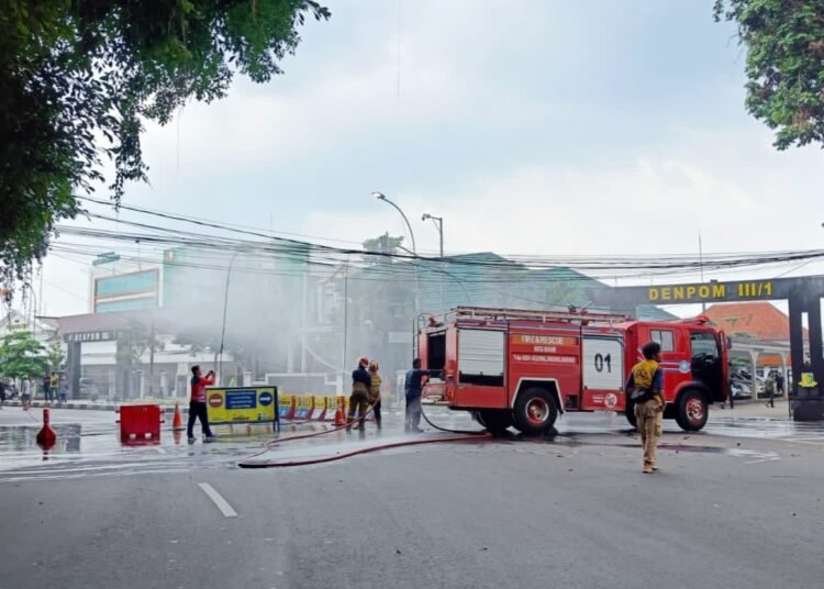 Jaringan Kabel Udara di Sempur Terbakar, 3 Mobil Damkar Dikerahkan
