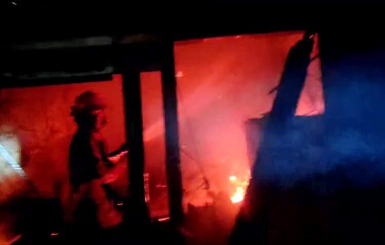 2 Korban Kebakaran Kios di Empang Dilarikan ke Rumah Sakit