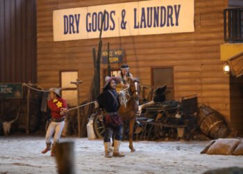 Libur Lebaran 2024 di Taman Safari Bogor: Nonton Aksi Seru Cowboy 