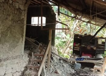 Kondisi Tanah Labil, Dua Rumah di Sukamakmur Rusak