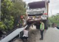 Hilang Konsentrasi, Truk Derek Tabrak 4 Pengendara Motor di Klapanunggal