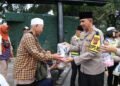 Tebar Kebarokahan, Polresta Bogor Kota Berbagi Takjil di Alun-alun 