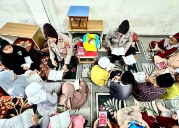 Saat Polwan Kota Bogor Mengajar Ngaji Anak-anak TPA Zulfa Noor