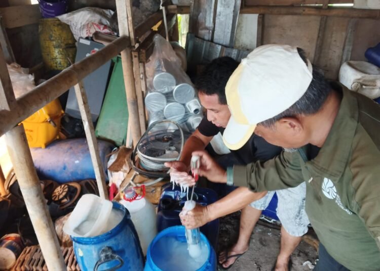 Ngaku Sudah Ambil Sampel,   DLH Sebut Busa di Sepanjang Sungai Ciliwung Itu Deterjen