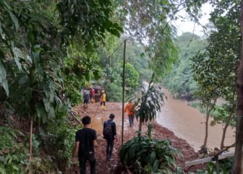 Belum Ditemukan, Pencarian Korban Tertimbun Longsor di Sentul Hari Pertama Dihentikan